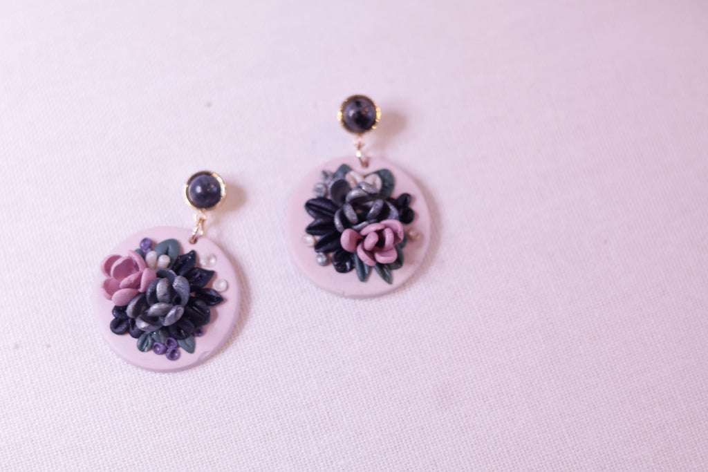 Petal Whisper (black stud)