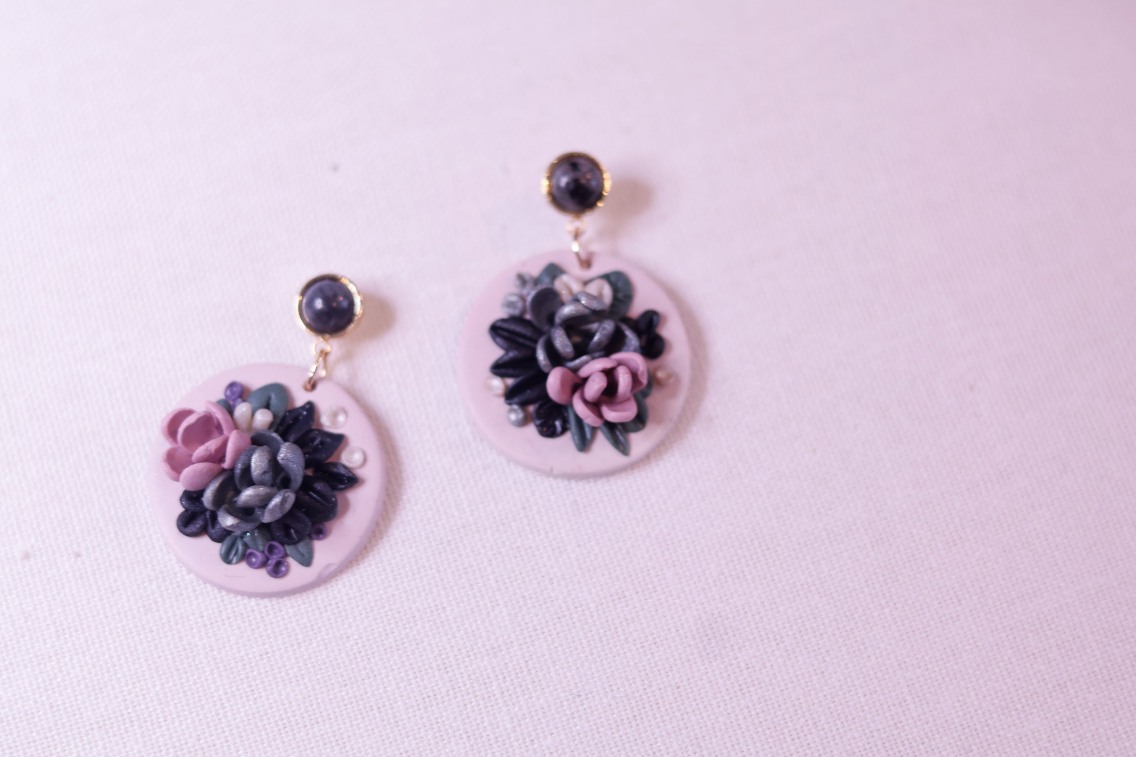 Petal Whisper (black stud)