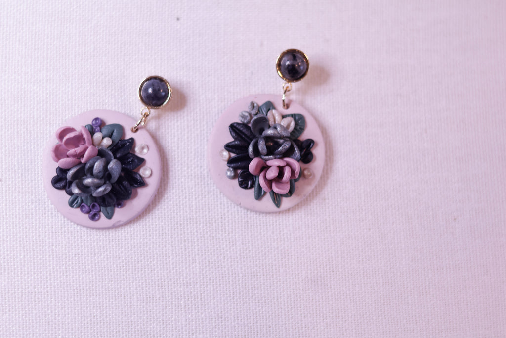 Petal Whisper (black stud)