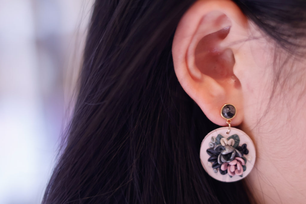 Petal Whisper (black stud)